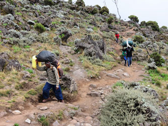 Porteadores en Kilimanjaro